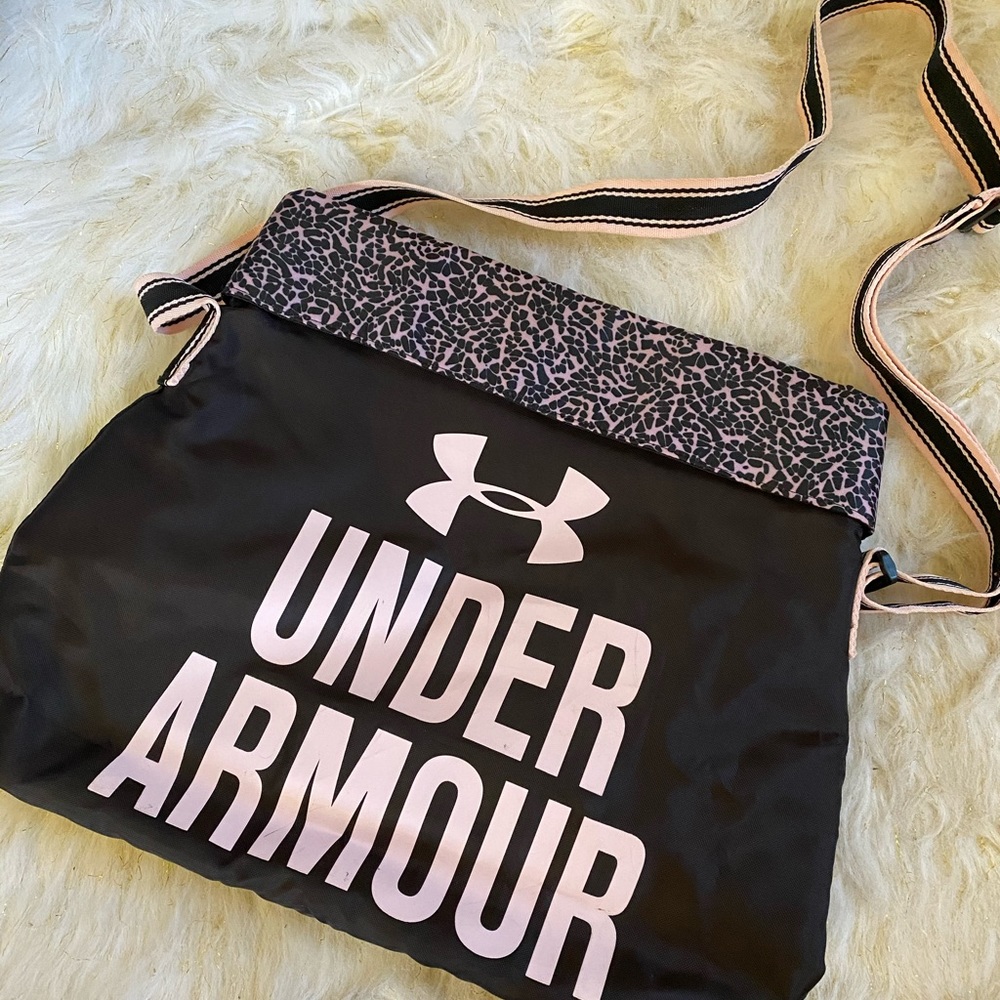 UA Crossbody duffle
